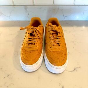 Barely worn Women’s Nike Court Visions